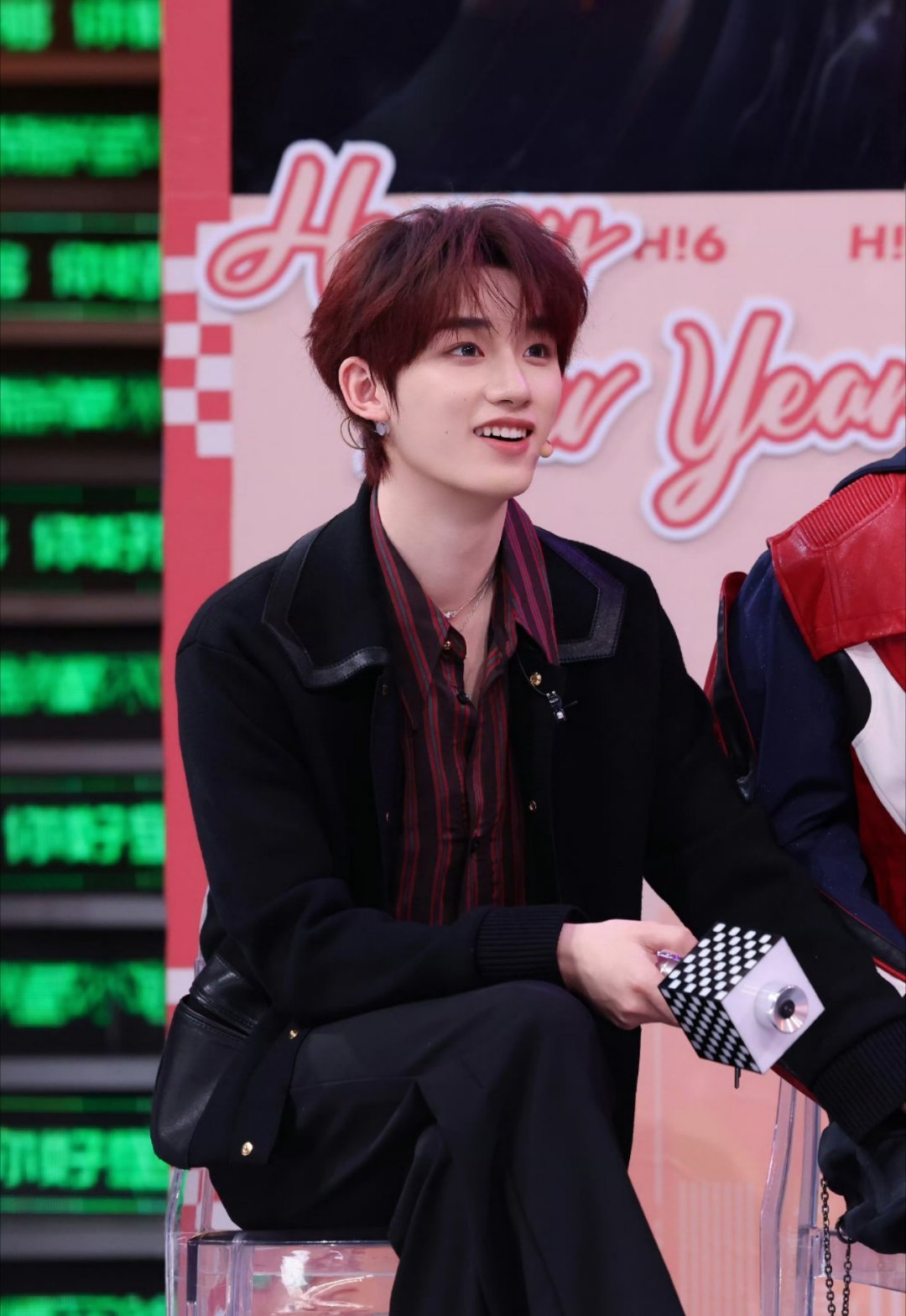 丁程鑫情人节快乐！好帅呀～晚上hi6见😚 