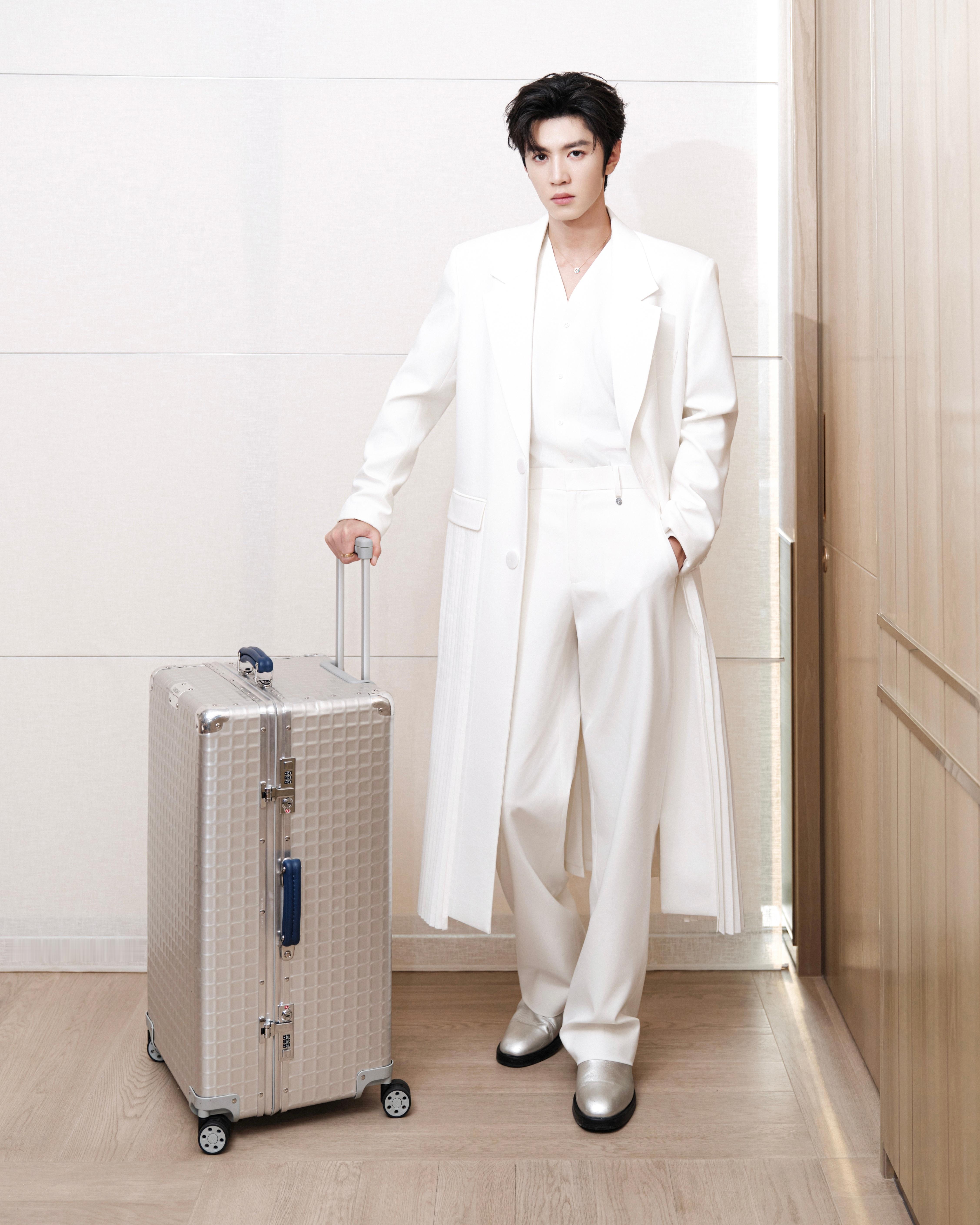 时尚灵感解读 陈哲远演绎RIMOWA Classic Grid 经纬系列 Tru
