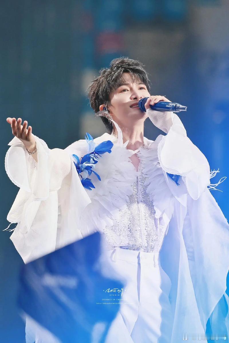 六公主说周深能驾驭所有歌曲 果然没错！周深演绎的《故乡的云》，把那种游子的思乡情