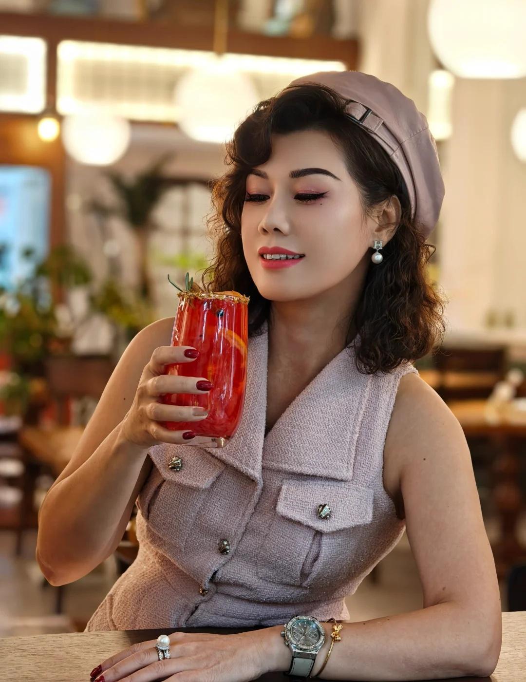 谁懂啊！超美、超级出片的窗呀
每隔几天我都要拍上几张照，是我的中意的窗台
南宁美