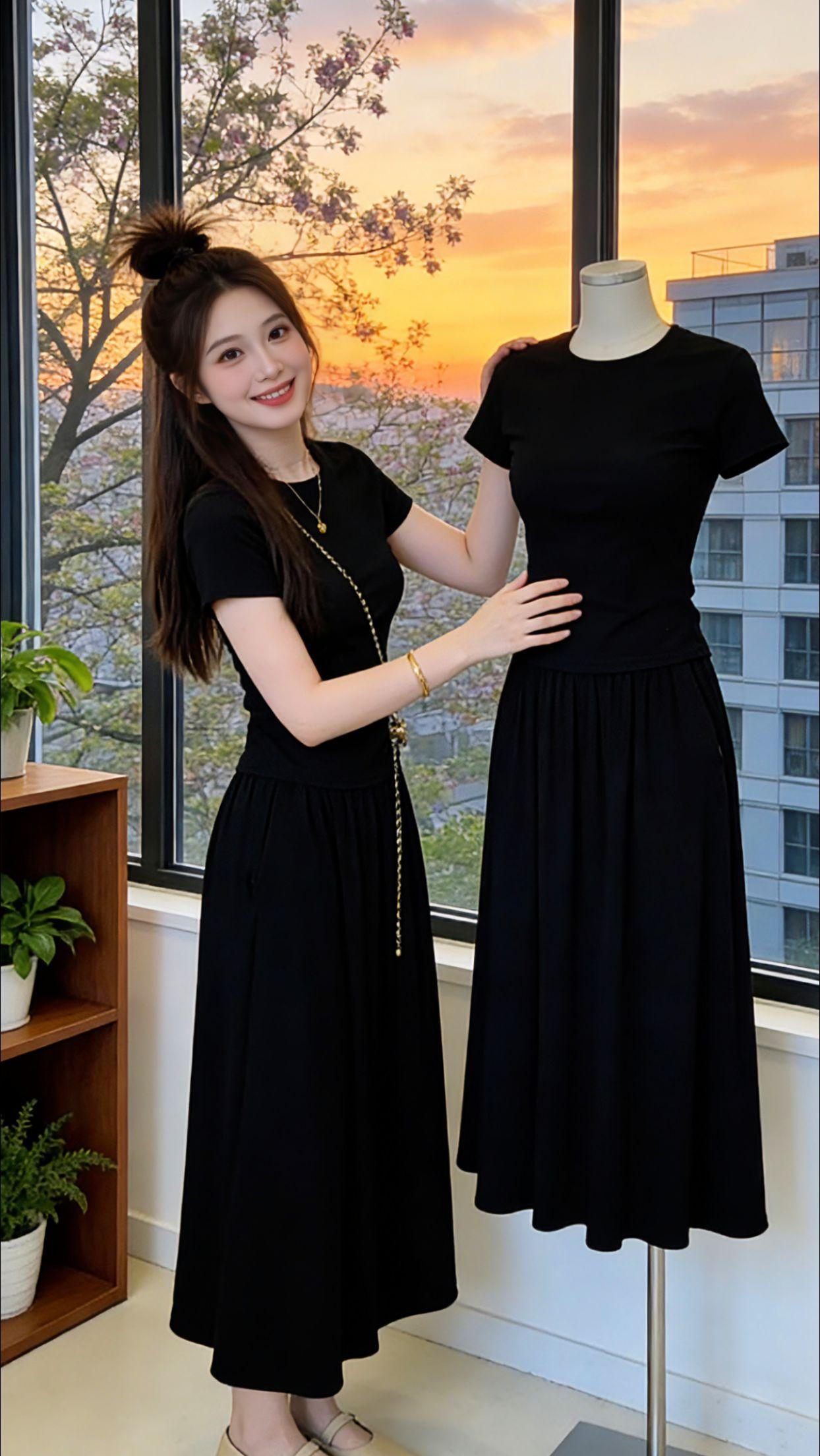 夏天的快乐是这套小黑套装给的！不用费脑想搭配，一套上身就自带松弛氛围感，通勤、逛