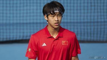 中国男子网球18岁小将周意救场 两胜助中国队脱险
中国男子网球队派出“五虎上将”