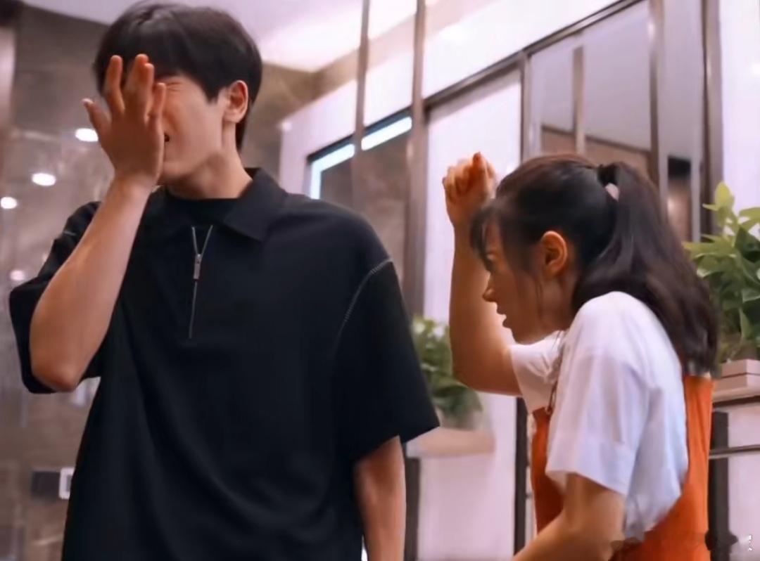 这次二搭两个人里有两个人是自愿的从生疏客套到自然打闹，张凌赫赵今麦这二搭进度条快