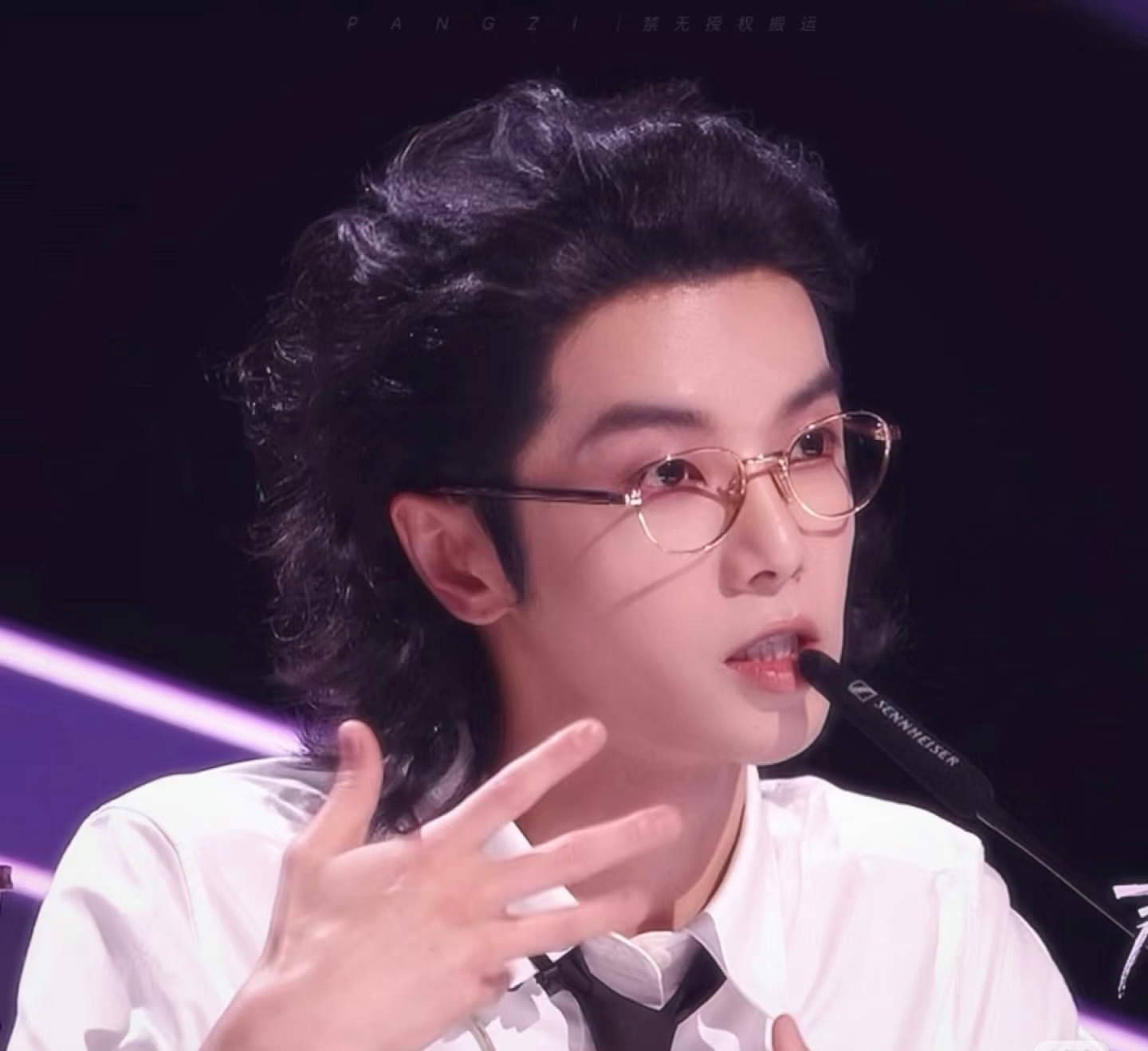 咱英子这是把华晨宇当百科全书使了捏，高音部分这不纯纯统治区吗，俩人就这么这姐对话