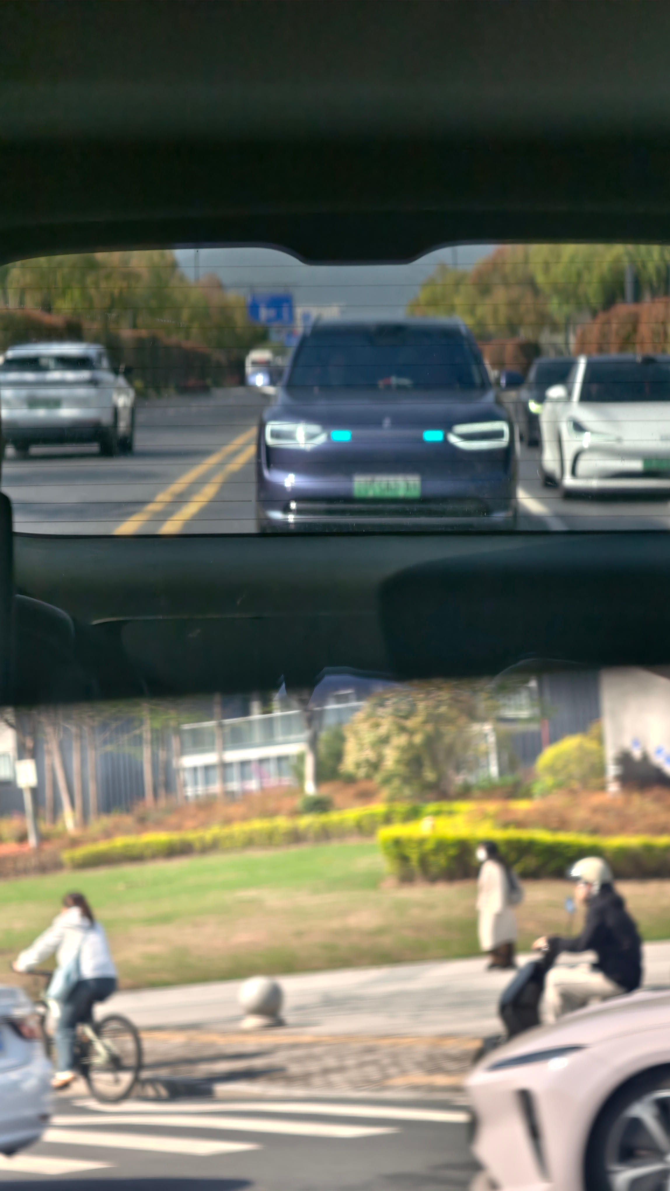 看一次忍不住吐槽一次，设计师怎么想的，搞出这么个大鼻孔？