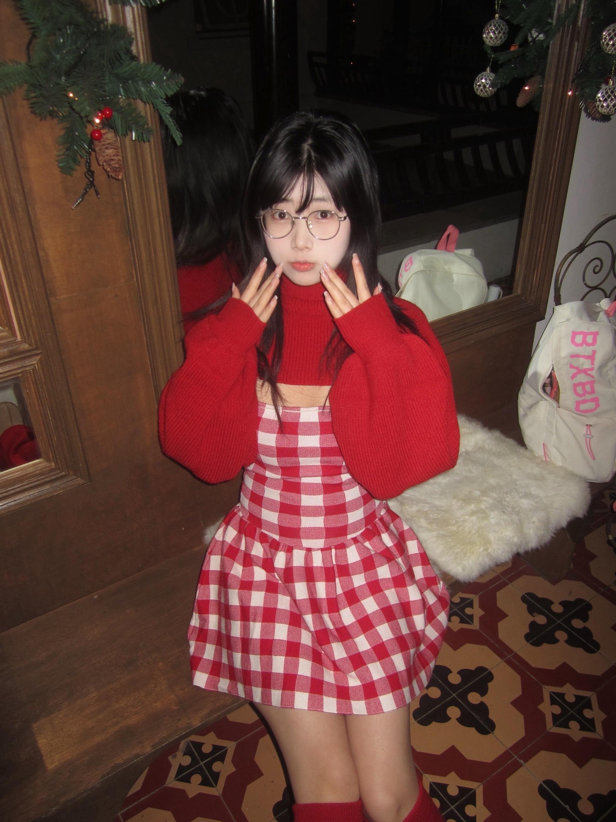 拍照姿势 日常穿搭 闪光灯拍照 少女感