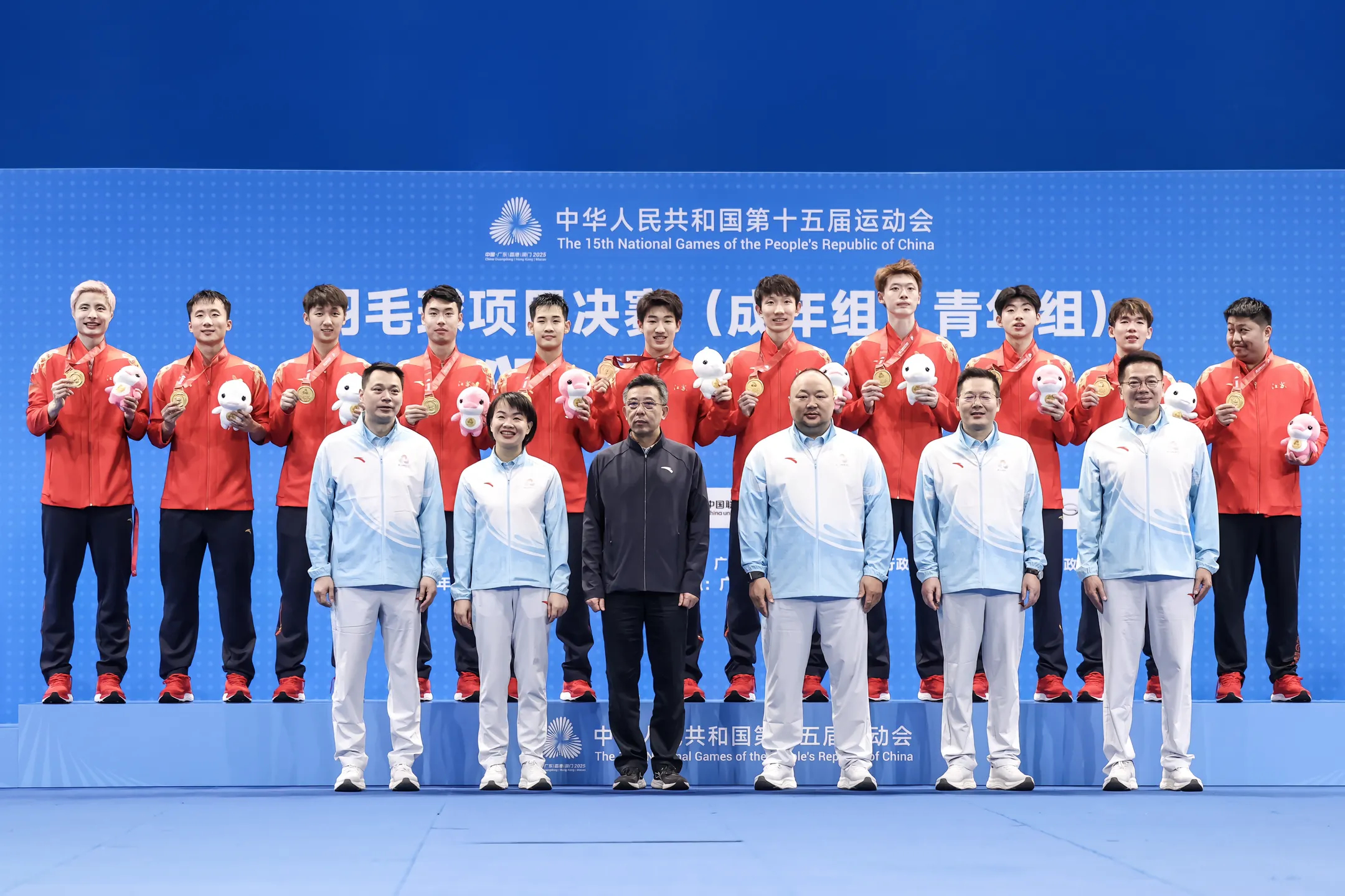 石宇奇dy更新：时隔 16 年重夺全运会男团冠军 太不容易 继续加油