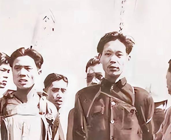 1947年，共产党员陈斌即将被敌人处决，他突然看到人群中有三个熟悉的身影，立马大