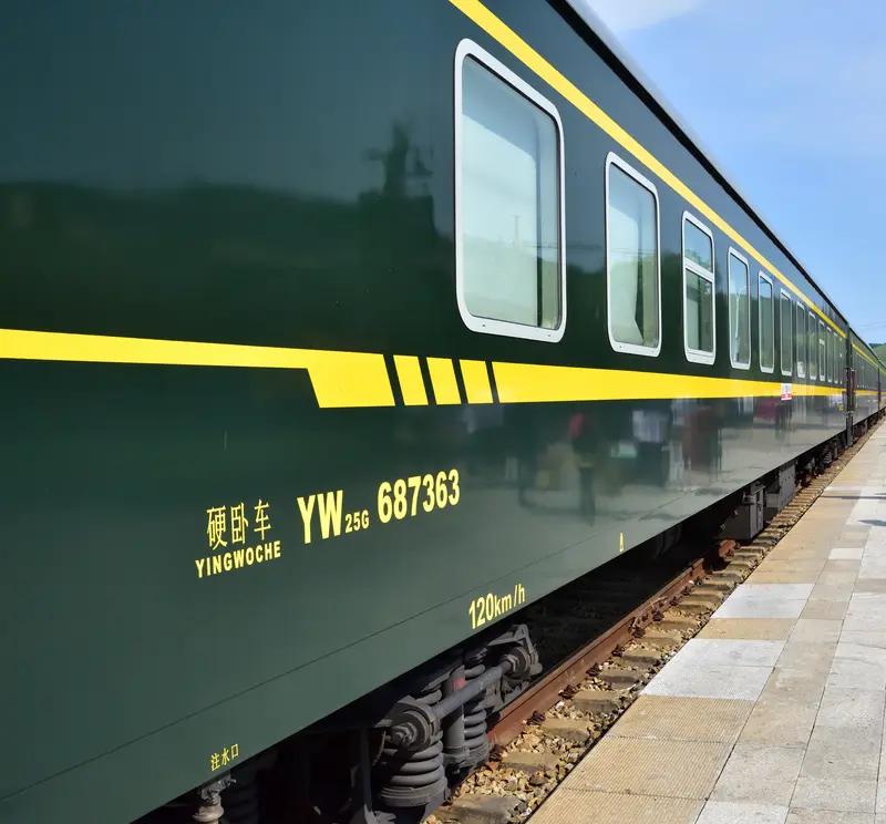 绿皮火车为什么受欢迎? 绿皮火车受欢迎，原因还挺多。之前多地恶劣天气，高铁大面积