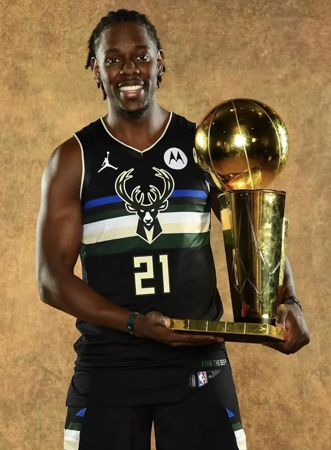 朱-霍乐迪，人生大赢家

NBA近几年谁是最大的福星，那必须是非霍乐迪莫属，他才