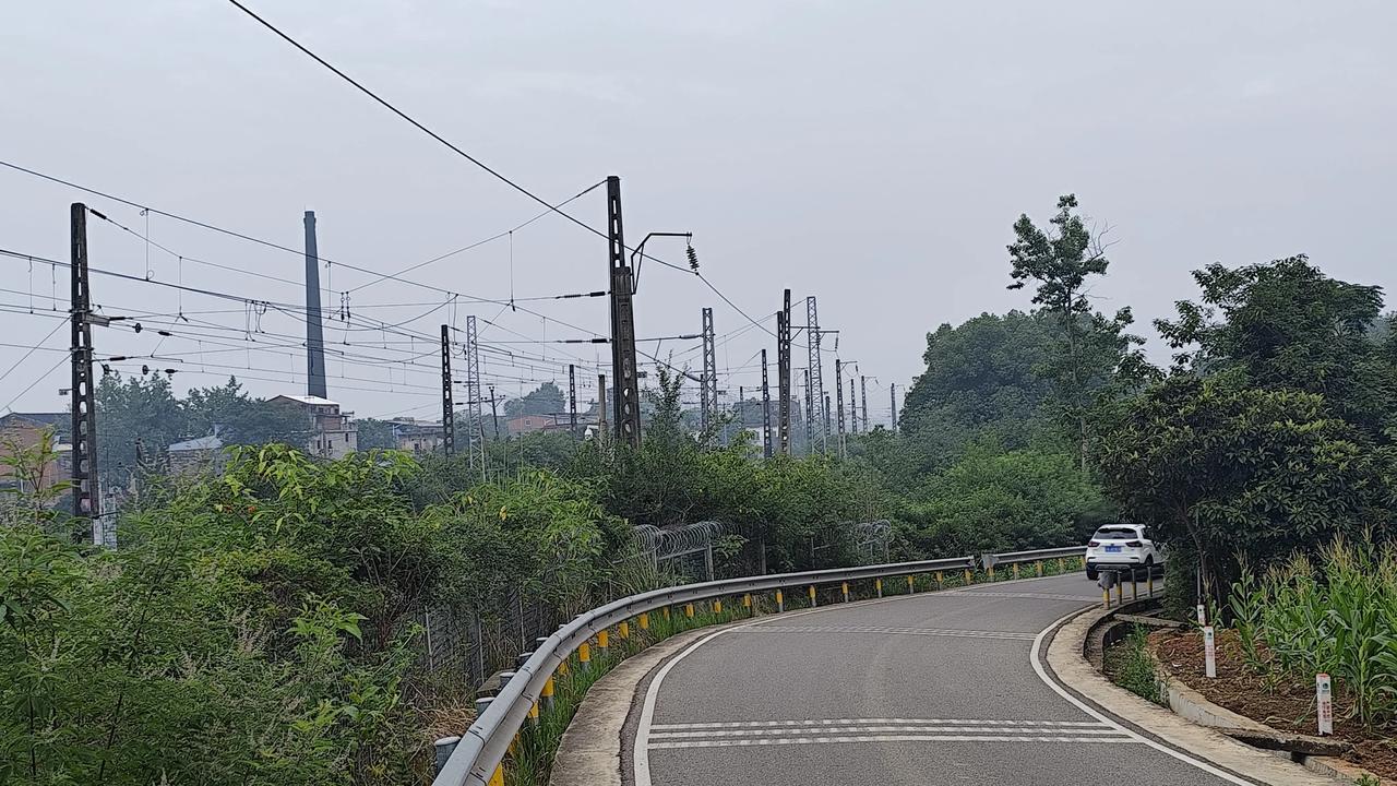 晒图笔记大赛怀旧为主题的火车站，这是我们记忆中的小镇风景！她一直承载着我们太多的
