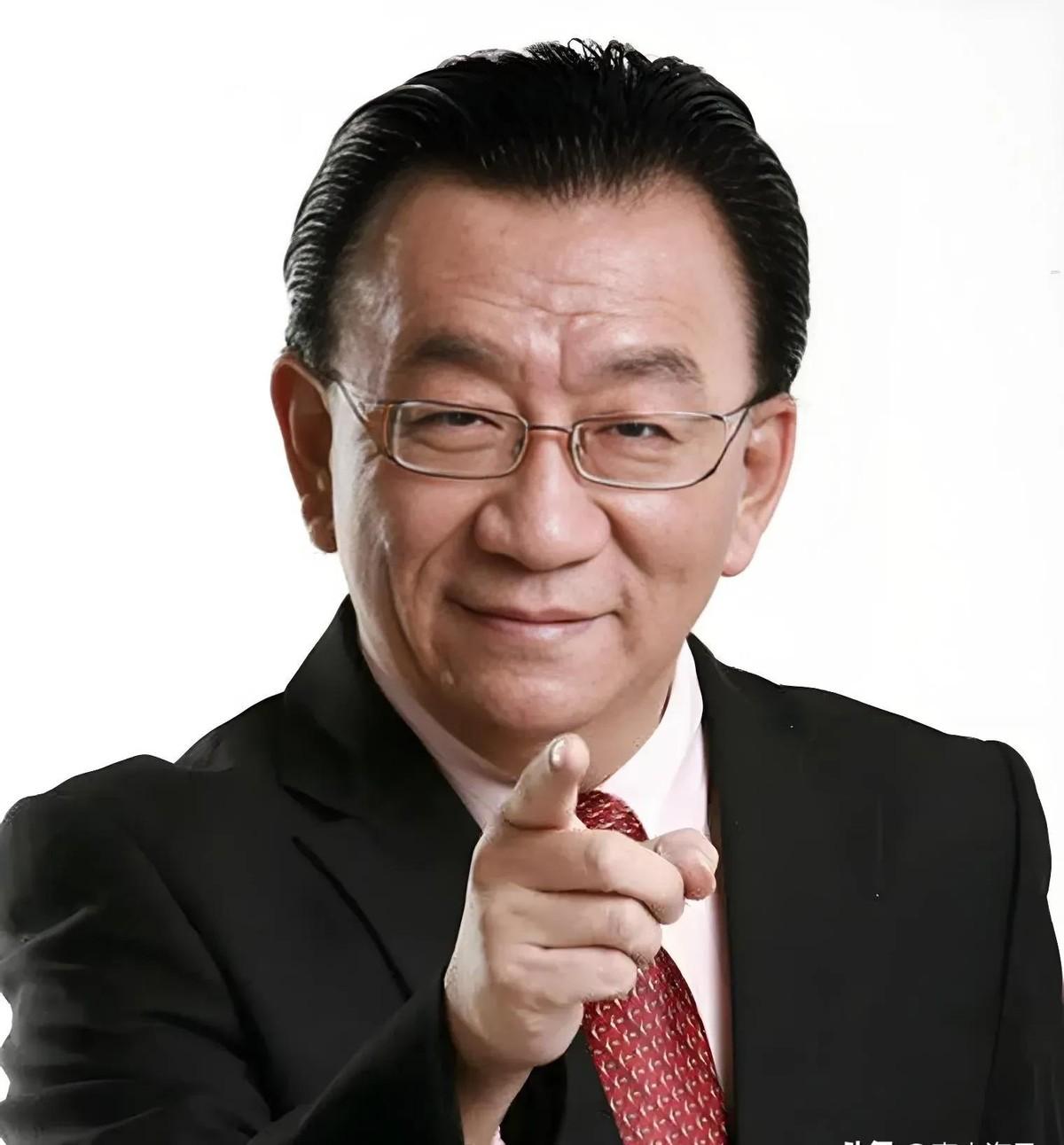 你听说过吗？曾经叱咤风云的相声大师，竟然也沦落到要在海河边蹭流量的地步。这难道不