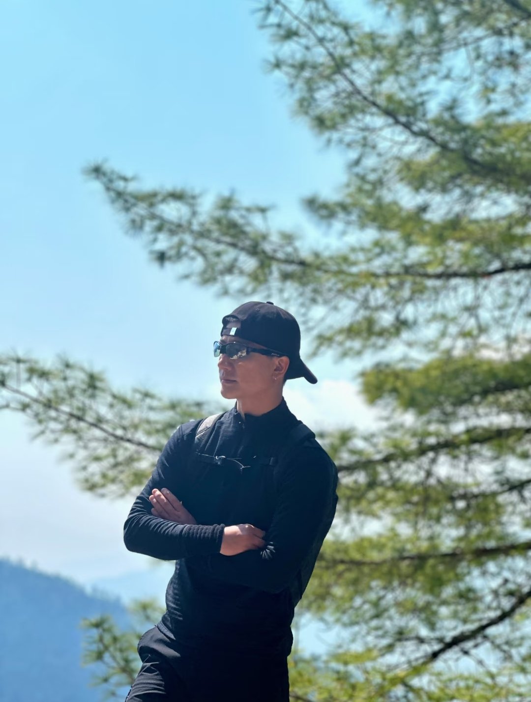 黄轩的一组户外日常～“吸。。呼。。不定期的把自己放到自然里脚踩在土地上听风的声音