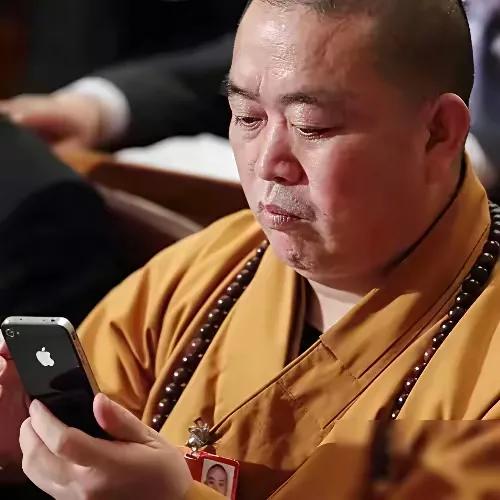 戒律清规？说说而已！
释永信被带走了，
这一下真要“四大皆空”了。
其在少林寺待