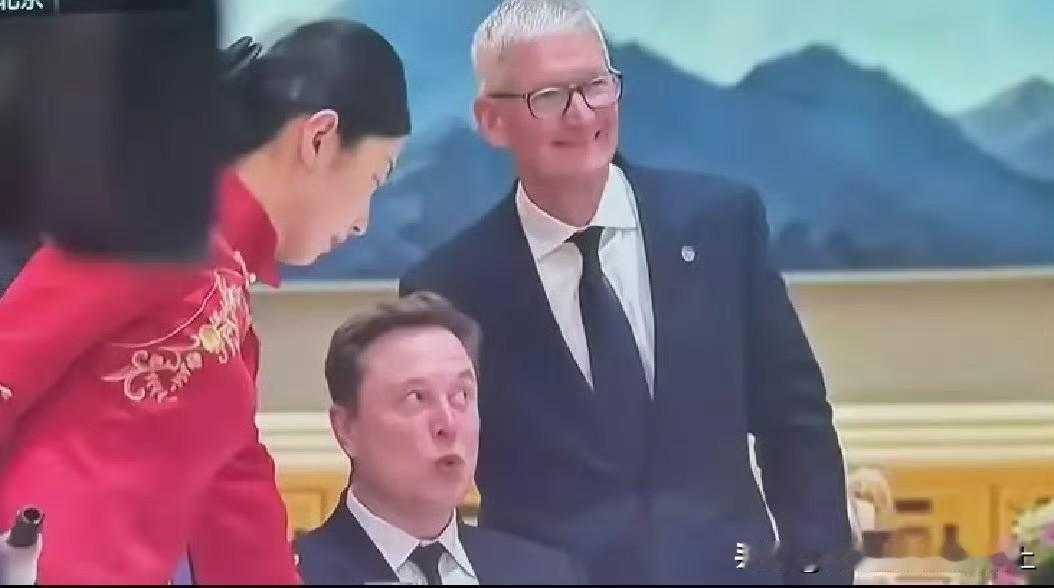 马斯克为什么不四处合影，拉关系，结交人脉啊，菜真就那么好吃?