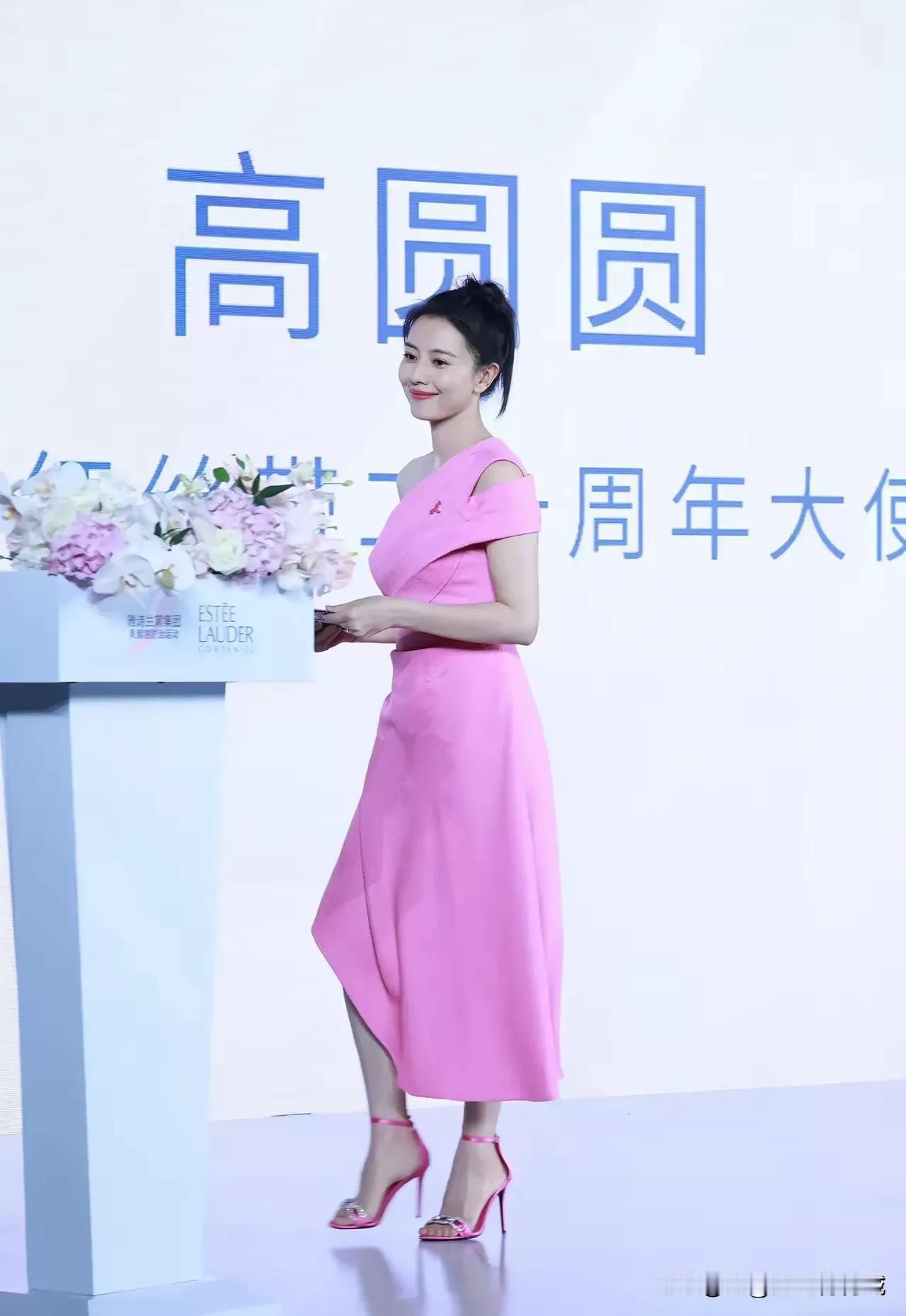高圆圆！
北京人
现年46岁
毕业于中国劳动关系学院
中国内地演员，模特
代表作