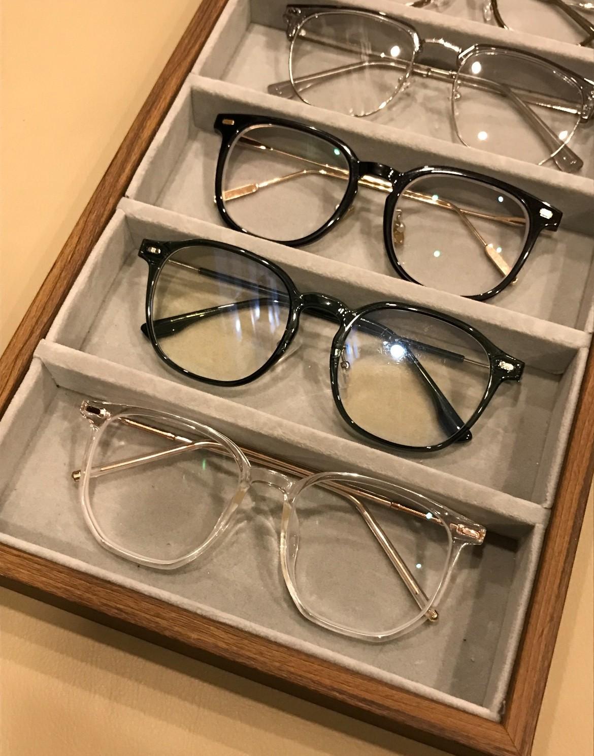 丹阳眼镜爆火了，

15元镜片真能配799元的度数，

你敢信吗？

最近好多爸