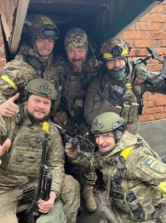 当地时间2月11日，俄罗斯方面主动表示，乌军在扎波罗热方向发起大规模反攻，取得大