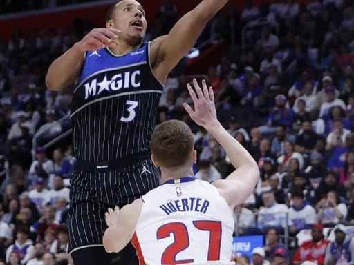 4 月 20 日 NBA 季后赛首轮 G1，东部第八魔术客场 112-101 击