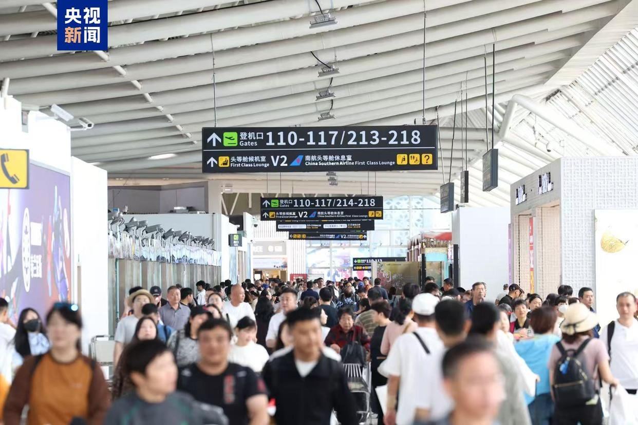 三亚凤凰国际机场：截至12月20日，海南三亚凤凰国际机场2025年旅客吞吐量21