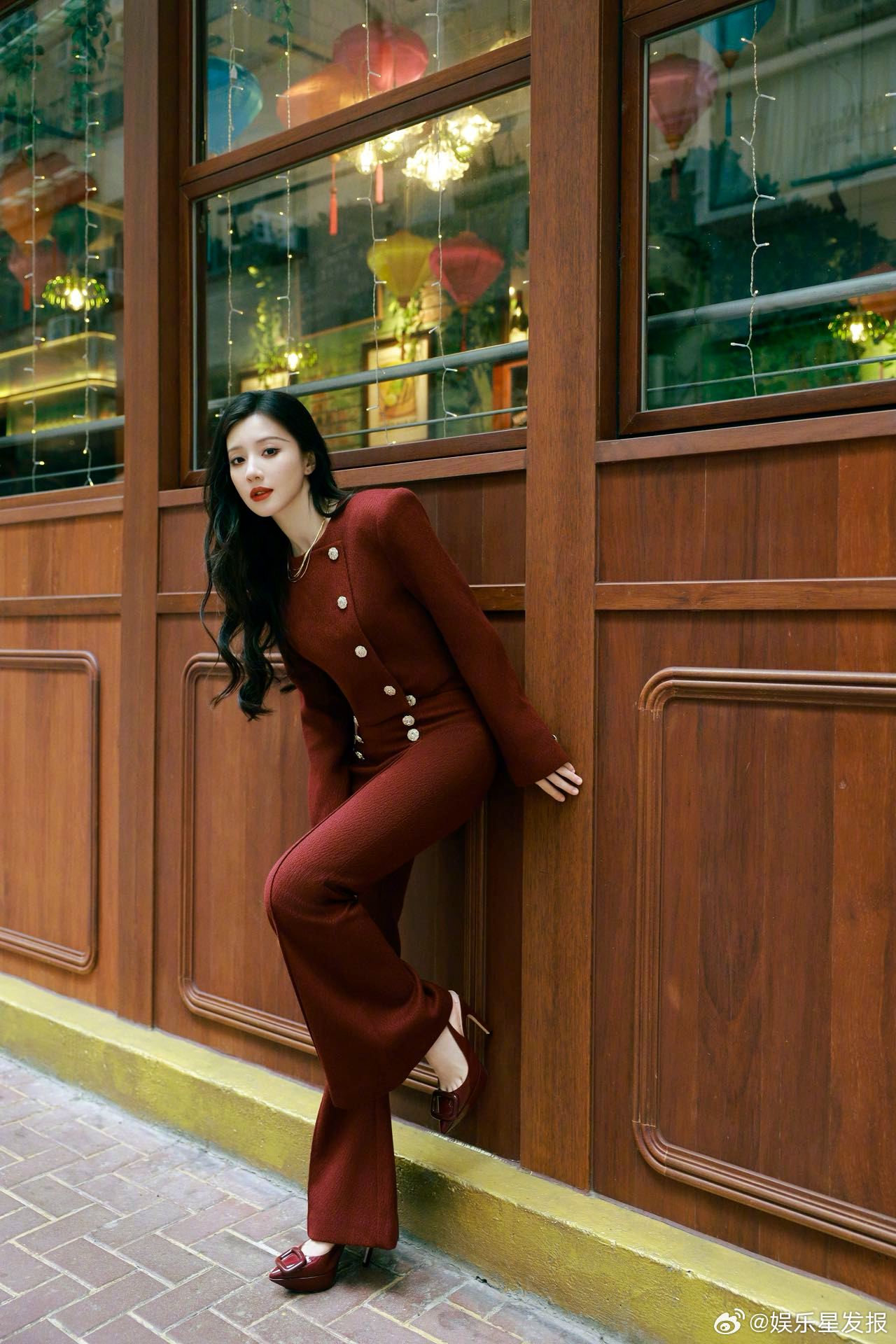 王鹤润亮相香港国际影视展是谁被王鹤润在香港影视展 的状态美到了！惊喜现身四川馆与