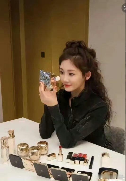 郑凯的妻子苗苗，结婚生子后依然美丽动人。 ​ ​​​