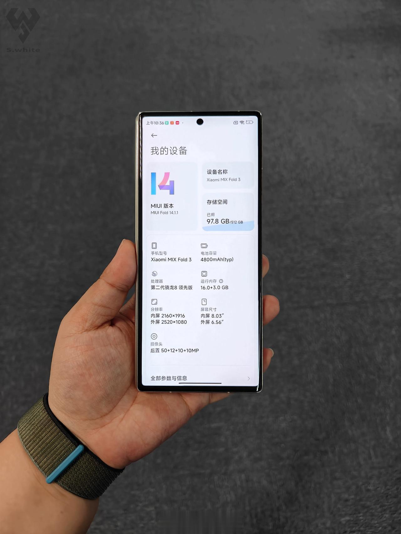 小米MIX Fold3星耀金
金色真机上手
这次ID满分10分你给几分？[吐舌]