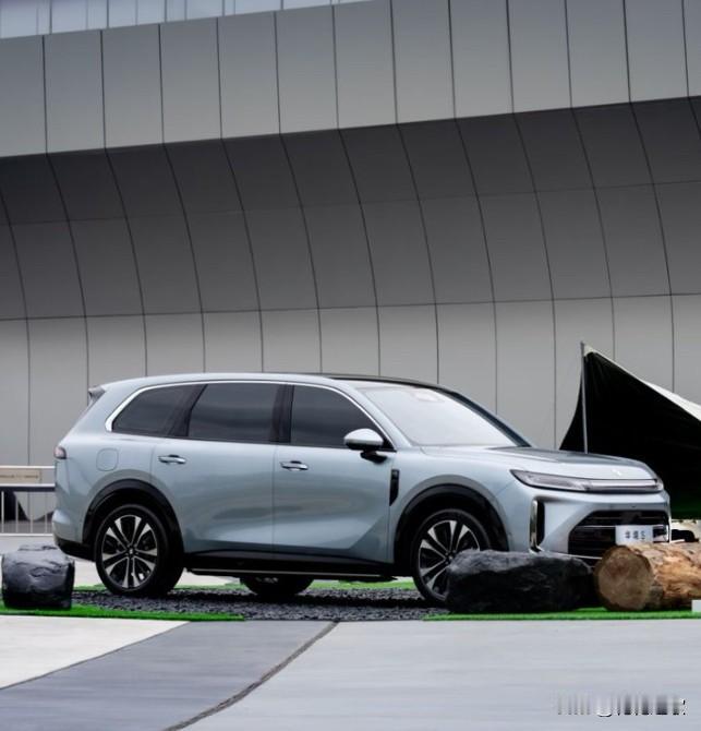 不管你信不信，华为合作的汽车打造的车型越来越多：
1、华为与赛力斯打造问界M5；