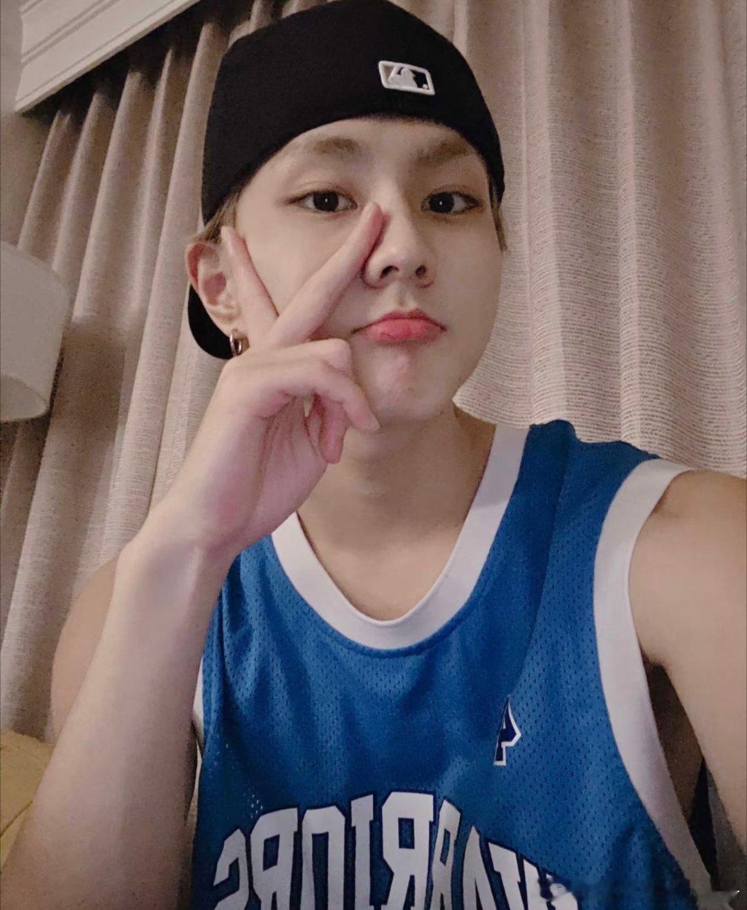 【一克拉】金泰亨最近减脂很成功 瘦了太多了 比18年金发状态还好 ​​​