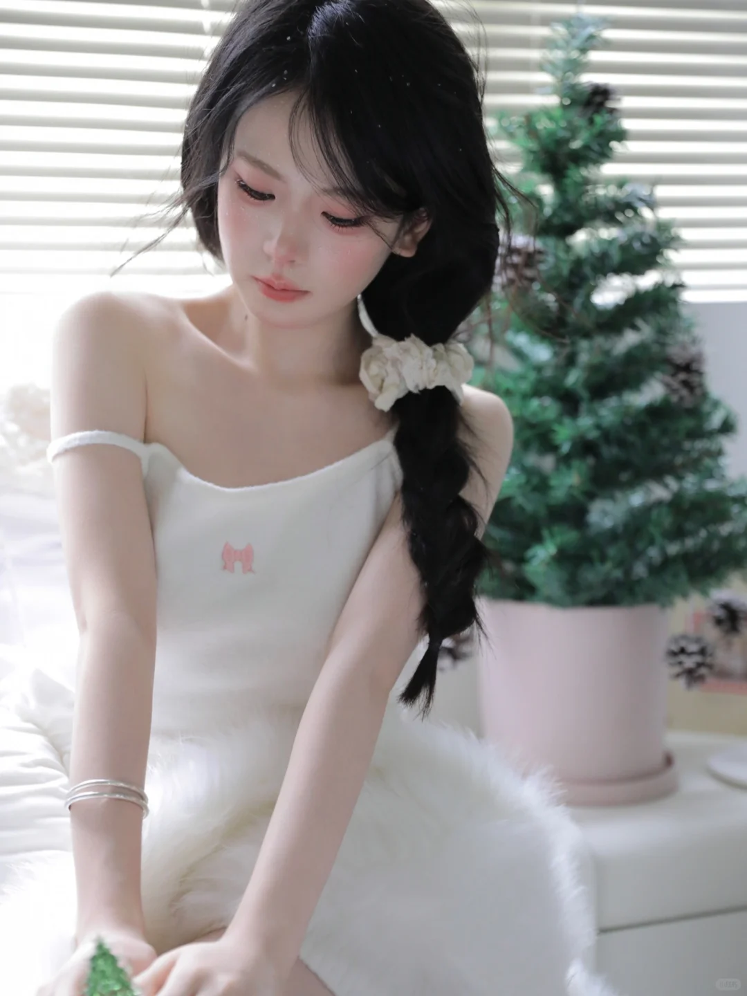 她好像很会拍圣诞纯欲风诶～