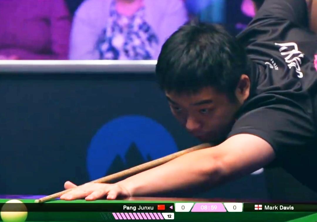 庞俊旭首战告捷，36-25击败戴维斯，晋级单局限时赛次轮！
 
北京时间12月1
