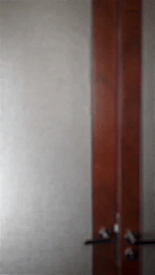 潘粤明体制内钉子户 比起高大上的人设，更喜欢这种扎根烟火气的角色。和街坊邻里打成