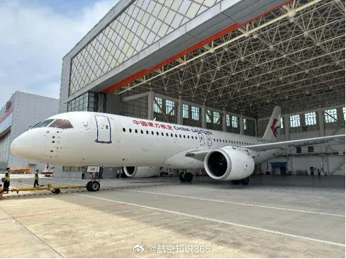 【C919国产大飞机在天府机场完成7A检工作】8月5日，C919国产大飞机近日在