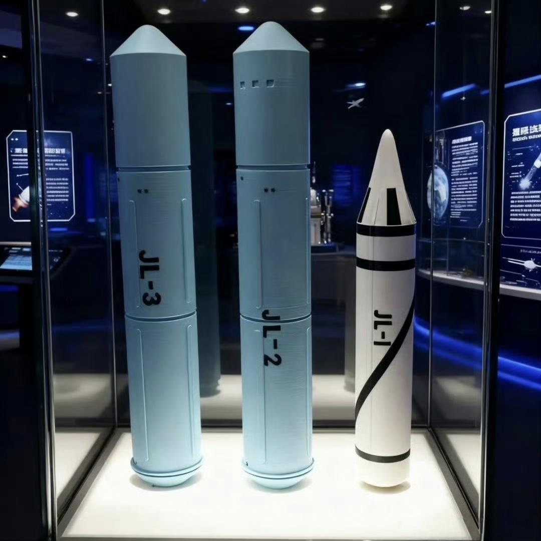JL-2与3外形像孪生兄弟，一毛一样。射的是2还是3很难辨别。但2的推测射程约7
