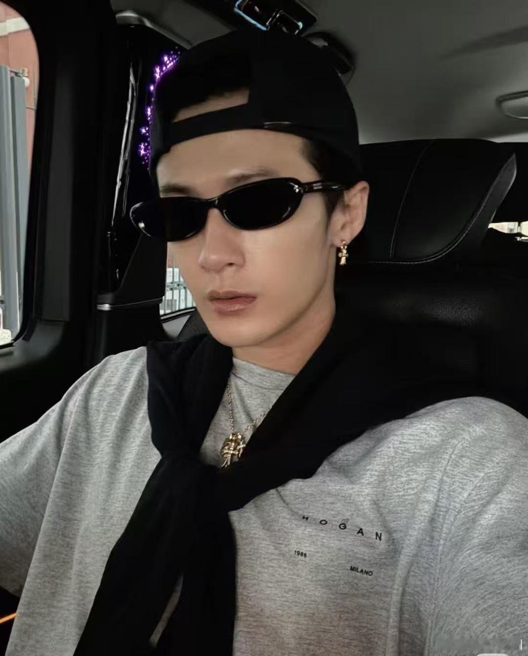 檀健次亲手送螺蛳粉🔥檀健次帮粉丝捡充电宝对你的喜欢就如同这日子只增不减 