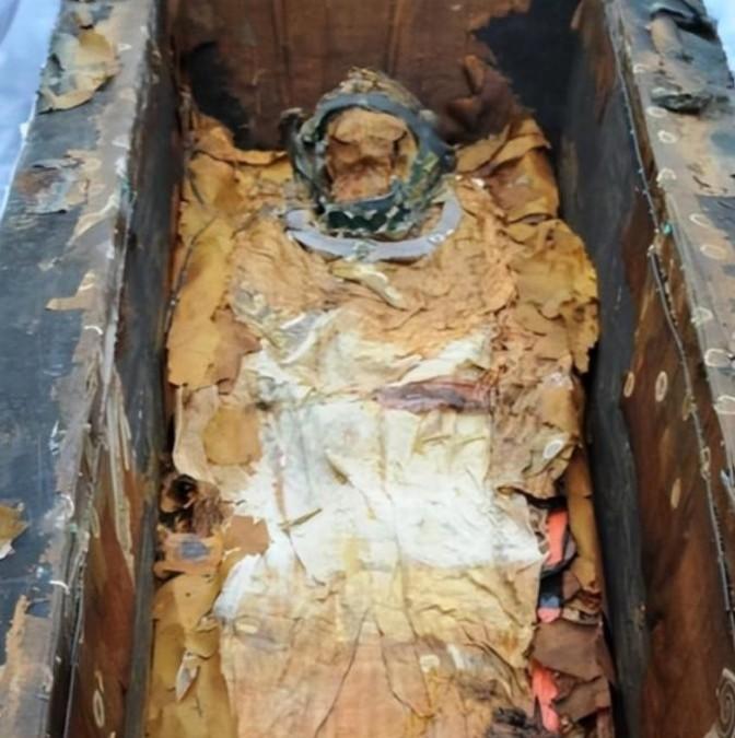 [微风]1958年，在郭沫若、吴晗的强烈要求下，国家终于决定打开万历皇帝的陵寝，