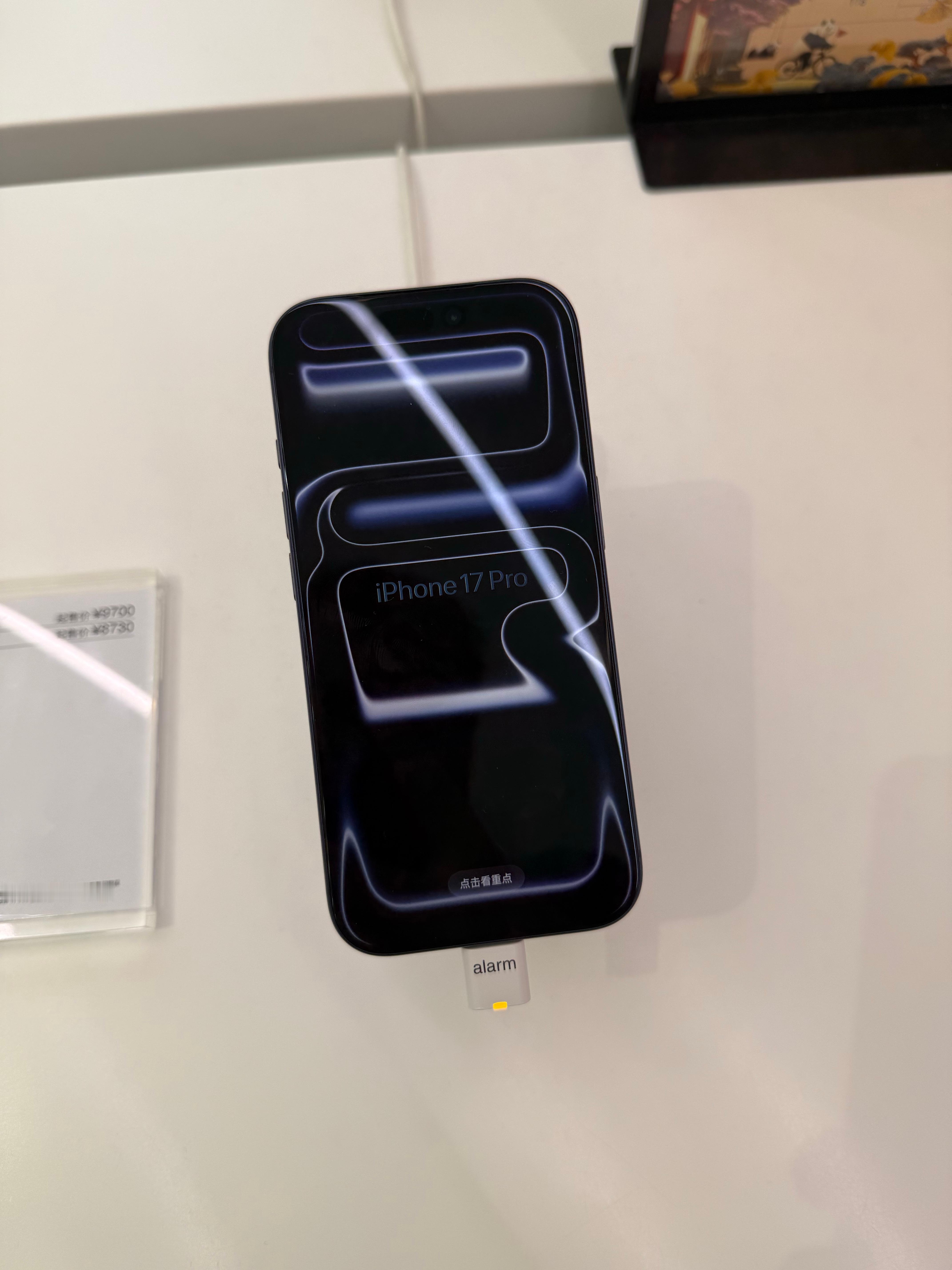 25年Pro机型谁更Pro谁才是真正的专业之选？有意思的是，手机厂商们年复一年地