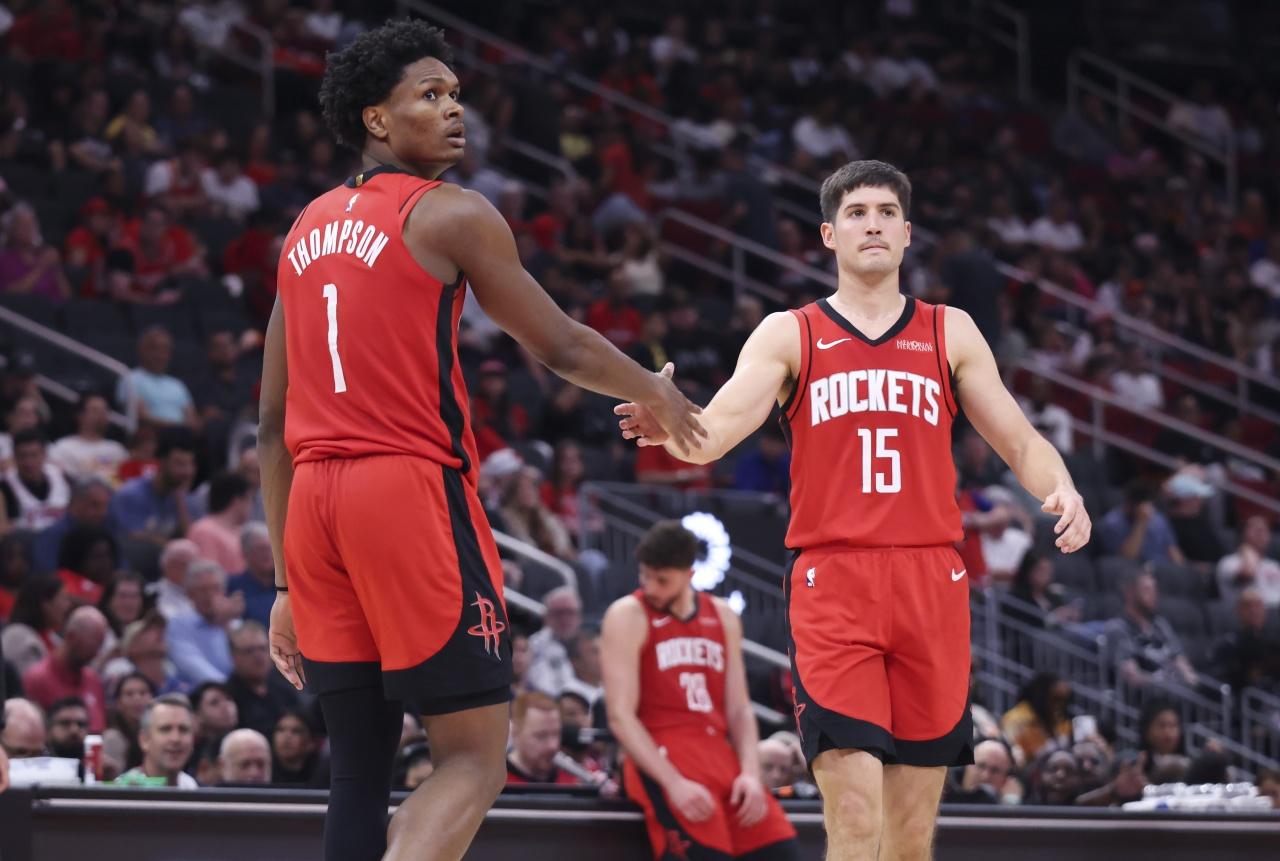 谢泼德在未来状态高峰赛季，能场均20分+8助+5蓝板+2抢断+1盖帽+3失误，命