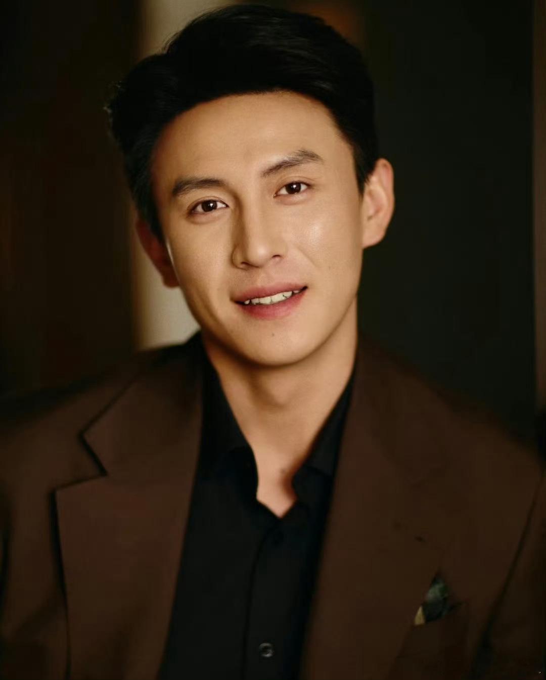 刘萧旭何睿聪抢占轮椅赛道 短剧圈的轮椅赛道迎来神仙打架，刘萧旭新剧的伪装瘫痪设定