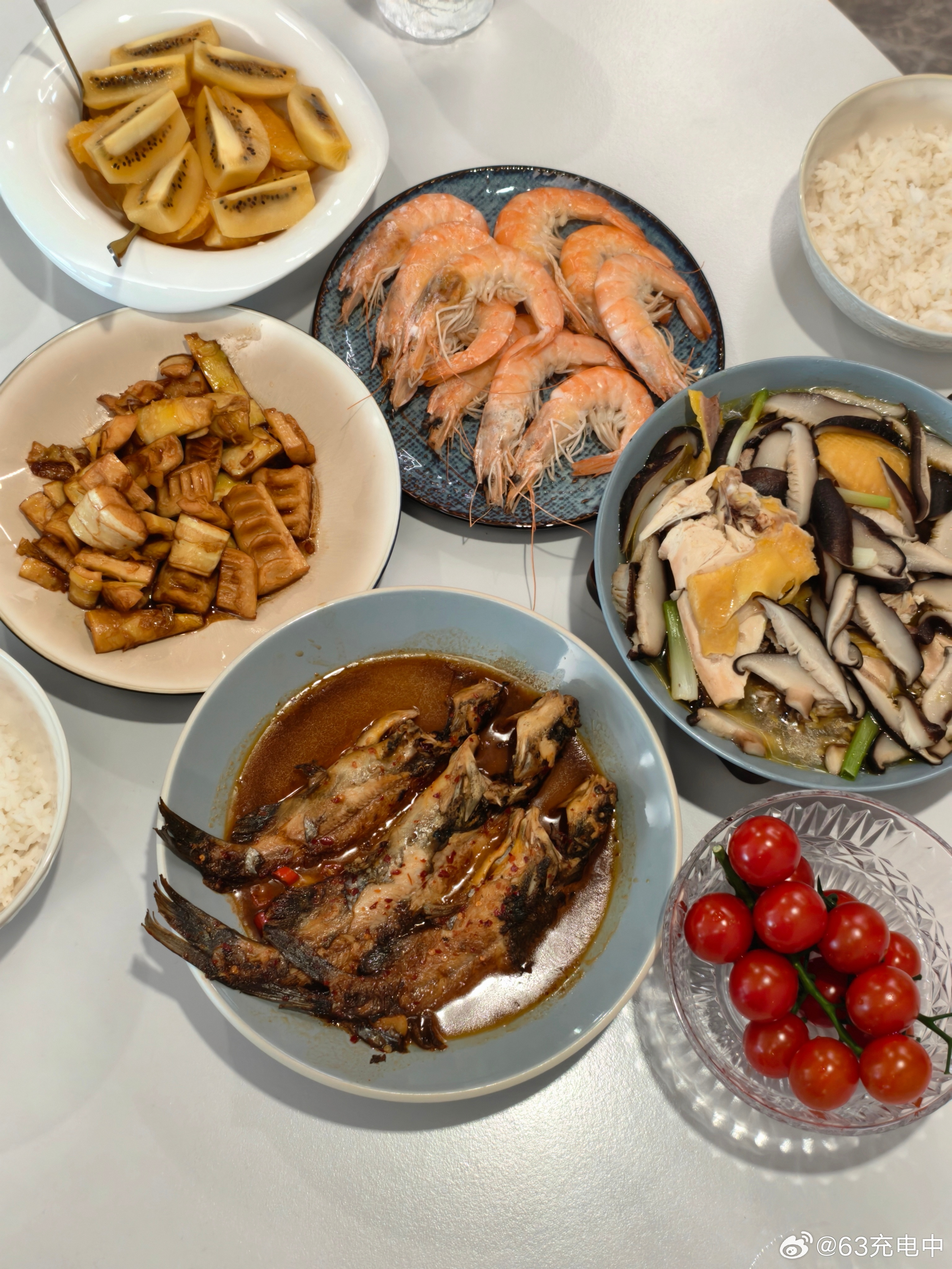 好久没发了，兄弟们也要好好吃饭嗷！中午绿色比较少，晚上多烧一点对冲一下。 