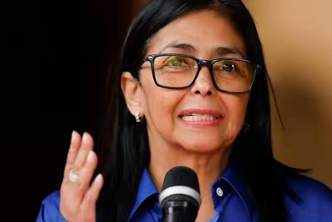 凤凰新闻【怪不得委代总统彻底“臣服”了，美国确实给委内瑞拉带来了巨大的利益！】当