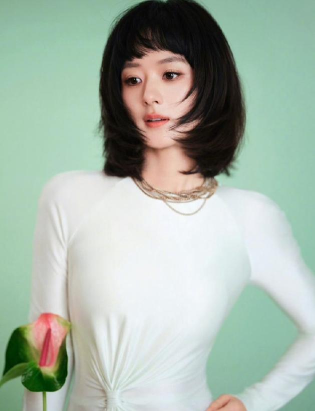《沐光前行》这个饼又溜回赵丽颖！
《沐光前行》就是之前的《女刑警队长》，这个饼2