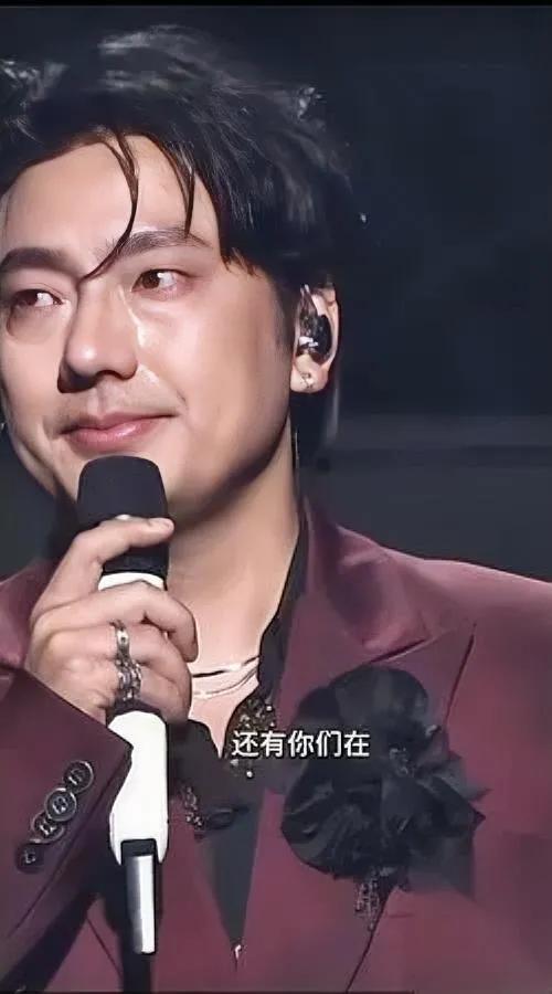 货车司机三登春晚？

他的故事比歌词更扎心

21岁为救女儿退赛负债，却痛失至亲