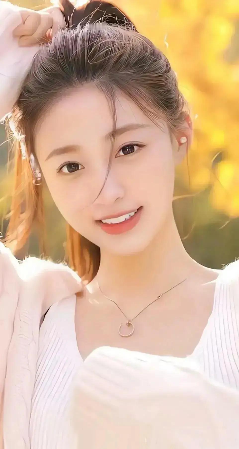 人到中年，你是不是也这样：

加班到深夜，却在车库发呆十分钟。酒局上笑脸迎人，回