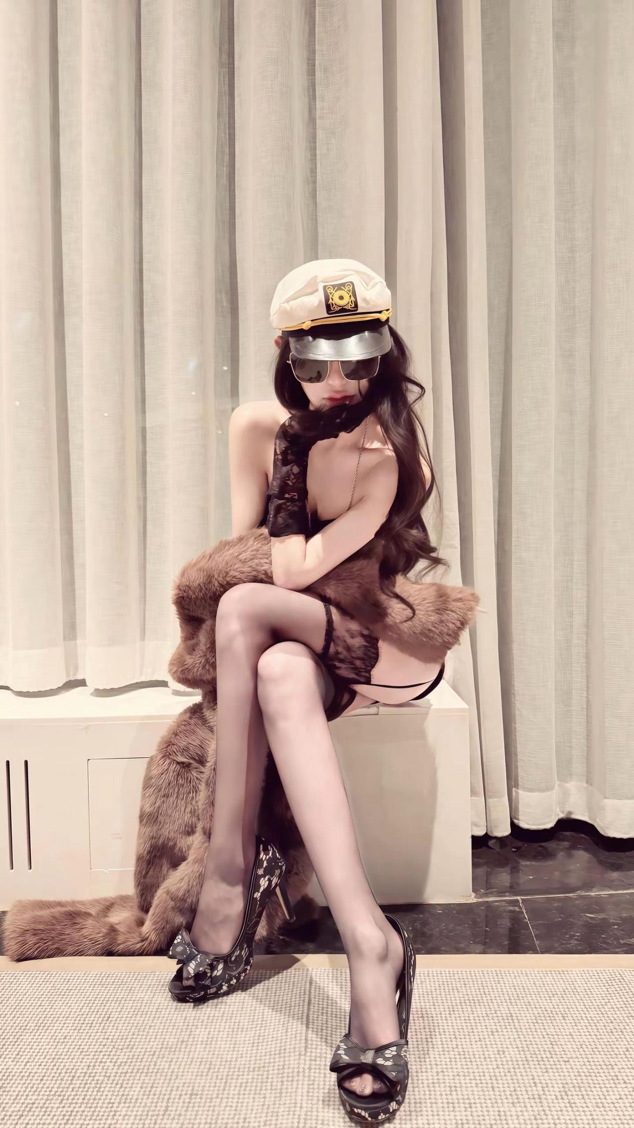 性格固然恶劣 但胜在脸蛋儿漂亮 所以问题不大我的古早味穿搭