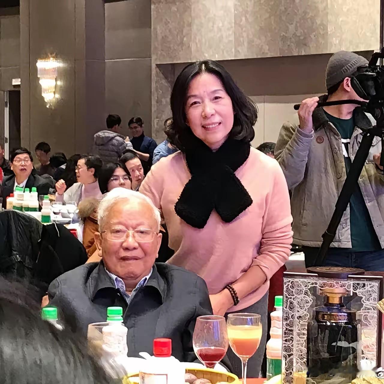 2020年，曾在“姚迁事件”中受到处分的胡福明，一张罕见的留影，当时的他已经八十