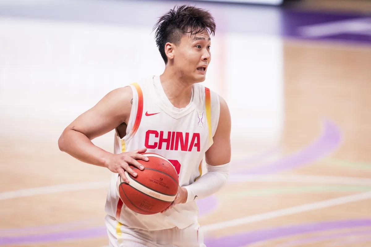 中国男篮vs沙特男篮 赵睿再次站出！全队的防守得顶一顶！ ​​​