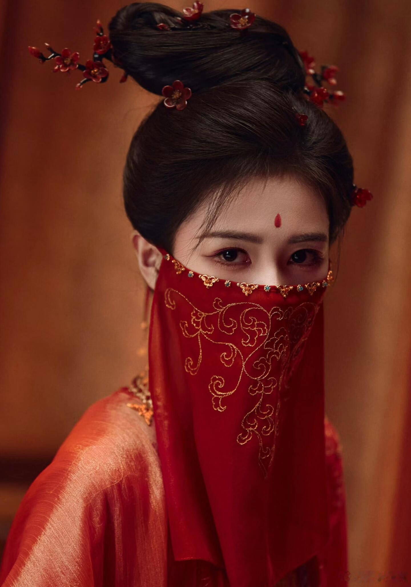 不知道 白鹿的腰很曼妙白鹿红衣高马尾雨夜打戏也太绝了吧，一整个都超想看，而且都非