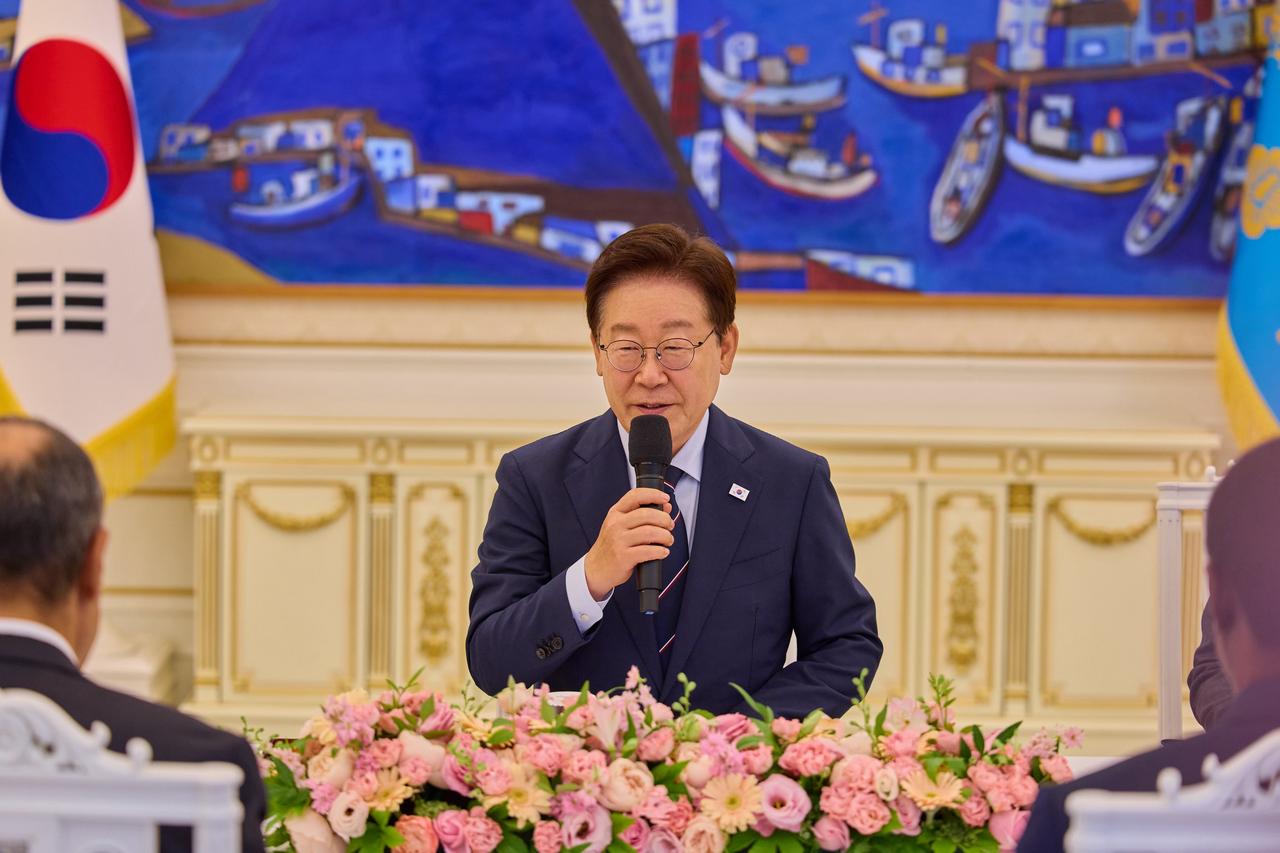 韩国总统李在明6月7日下令彻查上周地方选举选票短缺的问题。他要求警方和检察机关介