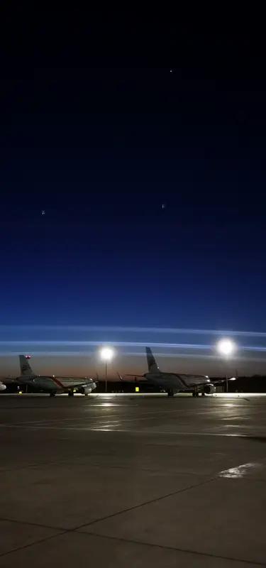 南部战区空军的跨昼夜训练太燃了！近日，他们紧贴实战化要求开展训练，战鹰列阵，引擎